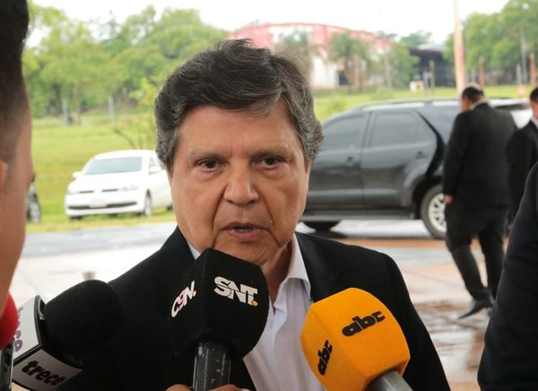 Ministro del Interior califica de "poco serias" las amenazas de juicio político