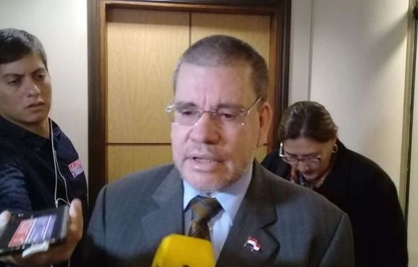 Senador Barrios expresa preocupación por renuncia de notables de la Comisión Asesora