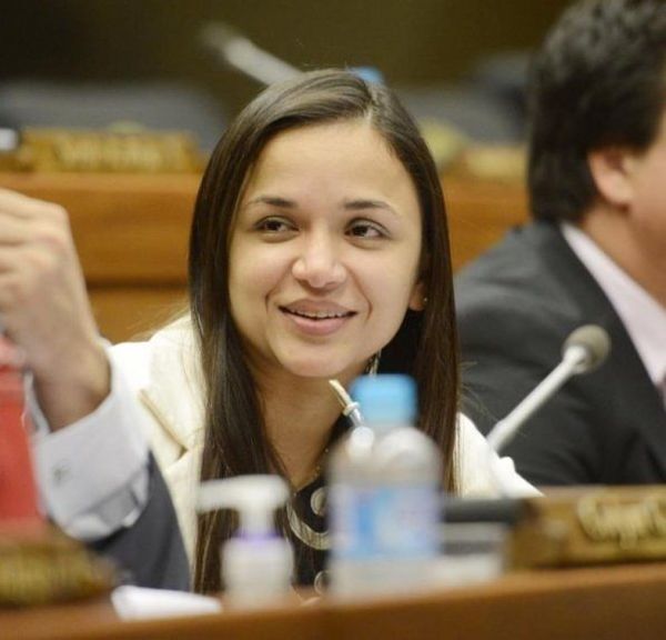 Líder de bancada Añetete evita hablar de juicio político contra Fiscal General