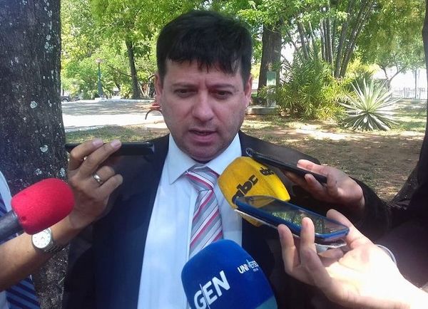 Renuncia secretario privado de Villamayor salpicado por el caso Messer