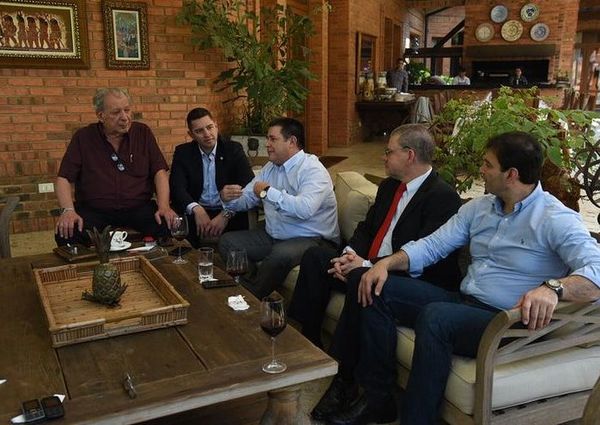Abogado de Cartes admite que no existio ningún contacto con Messer