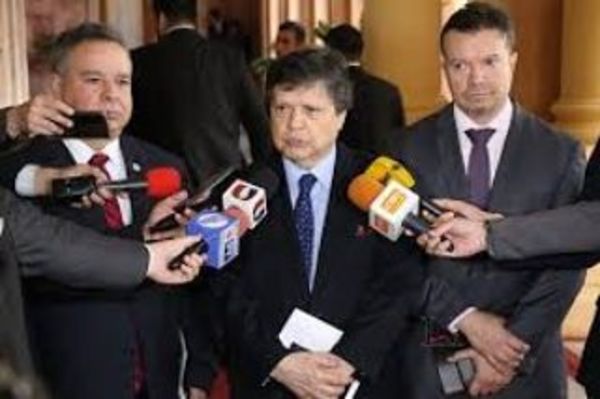 Ministro del Interior no descarta complicidad de policías