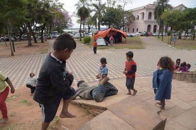 Ministro del Interior admite que ocupación de indígenas a plazas es legal