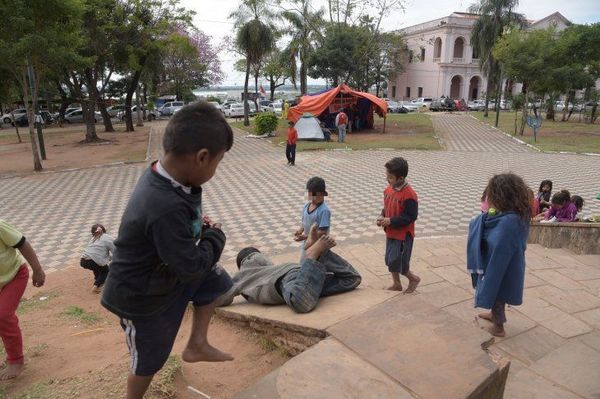 Ministro del Interior admite que ocupación de indígenas a plazas es legal