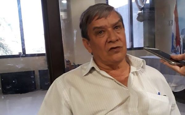 Senadores se separan del liderazgo de Efrain Alegre