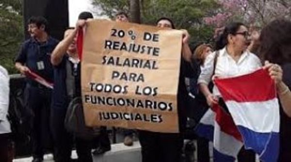Funcionarios se niegan a los descuentos por huelga ilegal