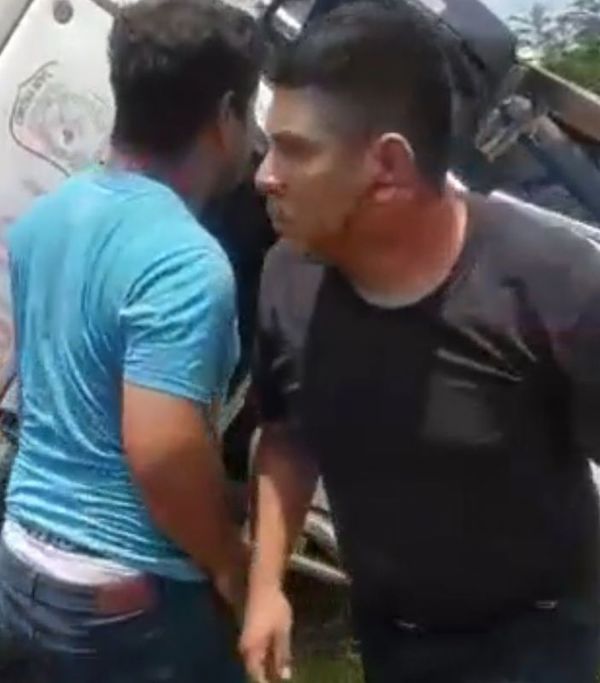 Vehículo de la Policía Nacional vuelca en San Bernardino