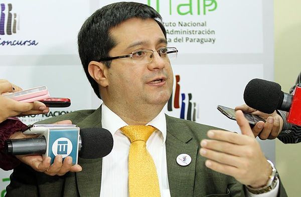 Ex ministro de la Función Pública es buscado por la Justicia