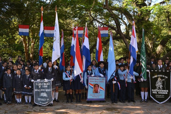 San Bernardino festeja la independencia con un hermoso desfile | Info Caacupe