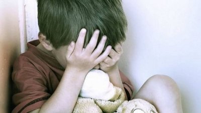 Aprehenden a niñera grabada maltratando a niño de 1 año | Info Caacupe