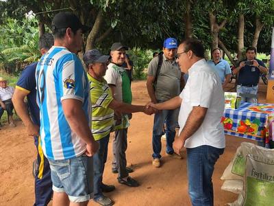 Gobernador de Cordillera visita a productores de sandía en Altos | Info Caacupe