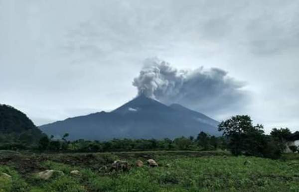 Violenta erupción del volcán de Fuego en Guatemala. | Info Caacupe