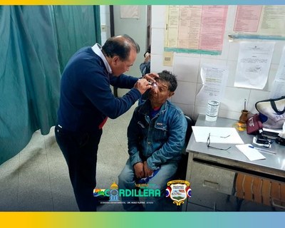 Gobernador de Cordillera visitó el Centro de Salud de Arroyos y Esteros | Info Caacupe