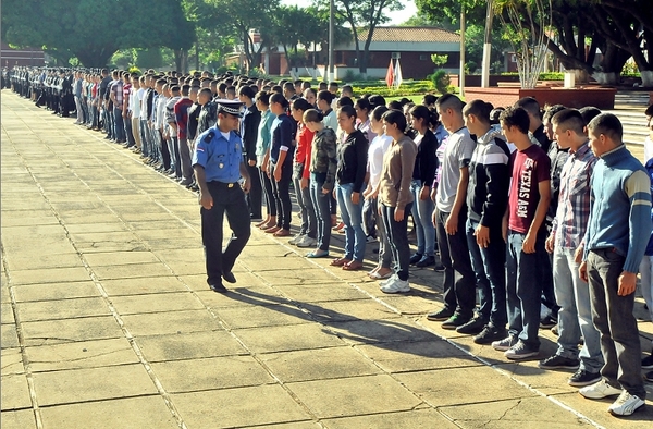 Aspirantes a la Academia de Policía denuncian supuesto fraude en examen de ingreso | Info Caacupe