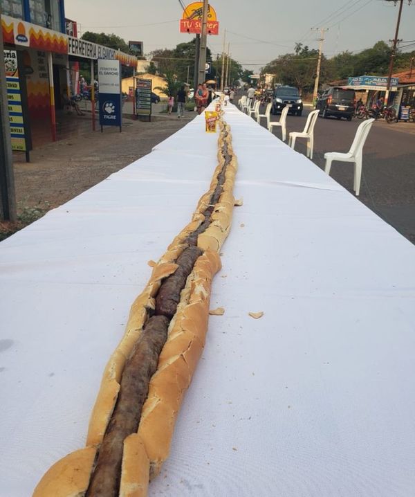 Elaboran el choripán más largo del país, en Altos | Info Caacupe