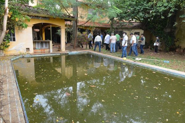 Comuna intervino una lujosa mansión en Villa Morra