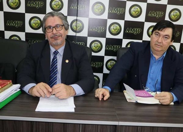 Jueces suspendidos presentan acción de inconstitucional contra resolución