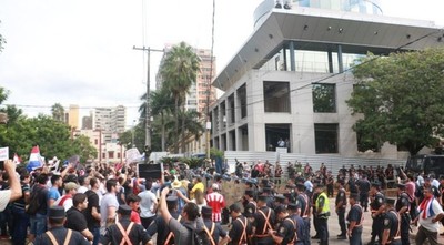 ¿Seguirán los indeseables? “El desbloqueo no sirve para nada”, remarca politólogo | Info Caacupe