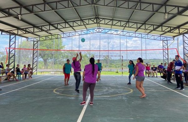 Torneo de Vóley de mujeres en el Centro Penitenciario de Coronel Oviedo » Ñanduti