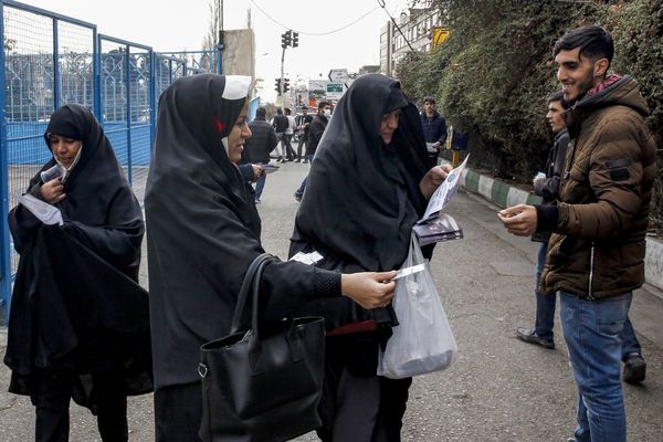 Irán celebra elecciones legislativas en plena crisis económica y política