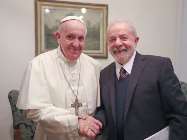 El Papa a Lula: "Estoy contento de poder verlo caminando por la calle"