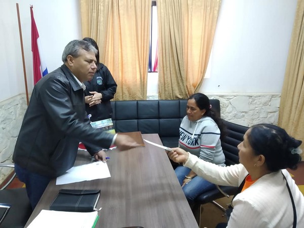 Municipalidad de Itacurubí realiza aporte a Comité de Mujeres de Potrero y Tacuara Unidos | Info Caacupe