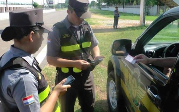 Caminera analiza denunciar a conductor que coimeó a agente | Info Caacupe