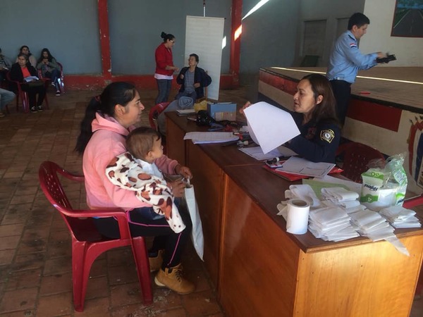 Masiva asistencia al ”Día de Cedulación” en Santa Elena | Info Caacupe