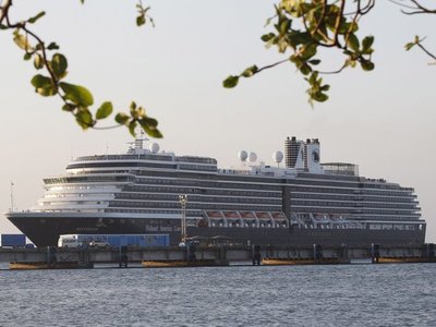 Pasajera del crucero que atracó en Camboya da positivo al coronavirus