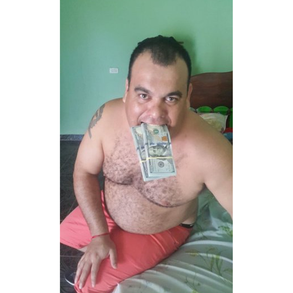 Subió una foto con dólares en la boca antes de ser asesinado en un motel | Info Caacupe