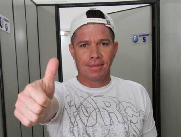 Arrestan al exfutbolista Ángel Ortiz