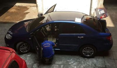 Cae con vehículo usado en mortal asalto a político