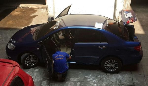 Cae con vehículo usado en mortal asalto a político
