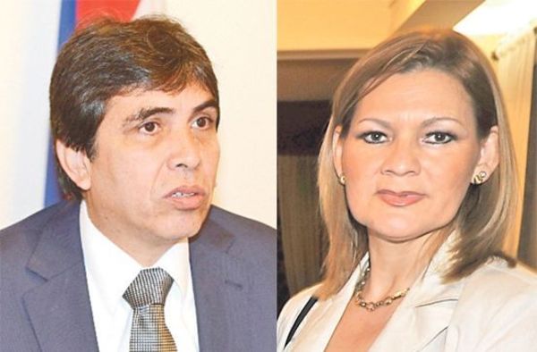Senadores escucharán alegatos en defensa del contralor