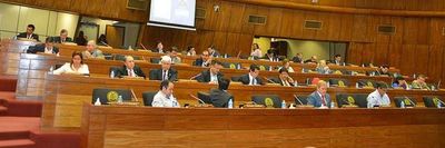 Extranjeros que se encuentran irregularmente en el país tendrán seis meses para estar "en regla"