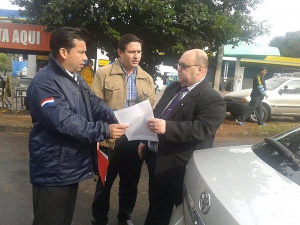 Detienen a abogado falsificador de firmas de jueces