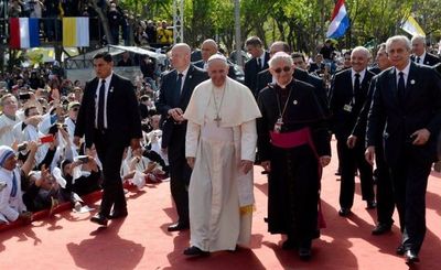 "El Papa solo está cansado"