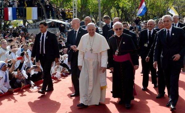 "El Papa solo está cansado"