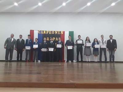 Entrega de premios a los brillantes campeones de Matemáticas | Info Caacupe