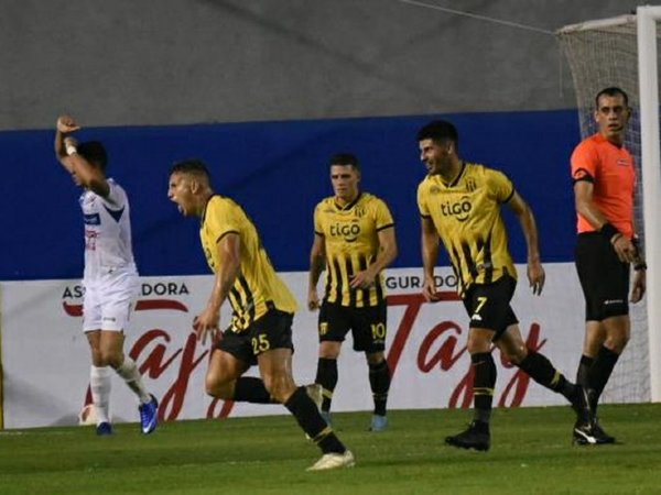 Guaraní desnivela en el final y se mantiene en la punta