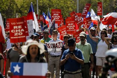 Protestas en Chile en favor y en contra de una nueva Constitución - Mundo - ABC Color