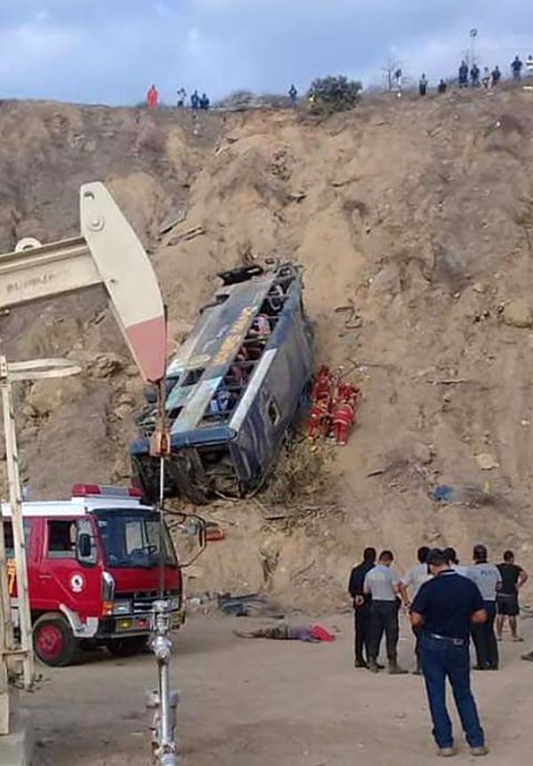 Ocho muertos y 30 heridos en accidente con hinchas de Barcelona SC de Ecuador - Mundo - ABC Color