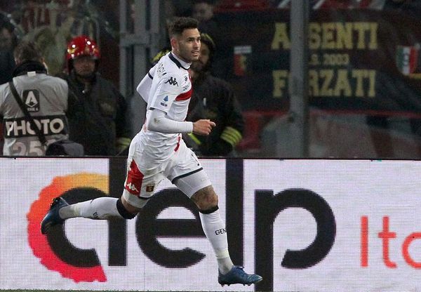 El golazo de Sanabria en el triunfo de Genoa - Fútbol - ABC Color