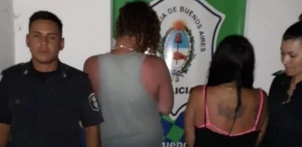 Enterraron a beba en la playa para tener relaciones sexuales