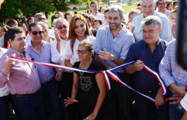El imputado Cuevas alardea por obras y alaba gestión de Abdo
