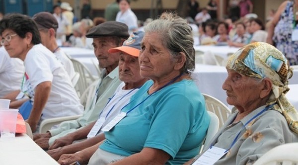 Congreso da su OK para que adultos mayores de 65 años reciban pensión alimentaria