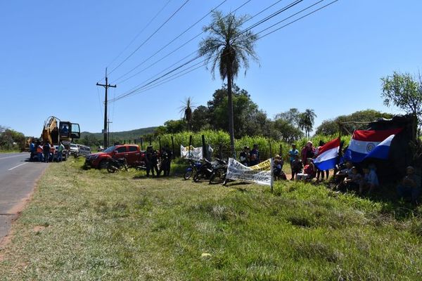 Impiden acceso de máquinas a sitio de obras de planta de tratamiento en Caacupé | Info Caacupe