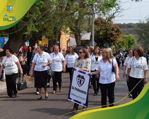Desfile estudiantil de alumnos y ex alumnos del Colegio Escuela N° 1080 “Cristo Rey” de Caacupé | Info Caacupe