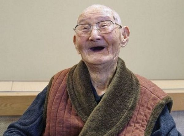 Un japonés de 112 años, reconocido como el varón más anciano del mundo