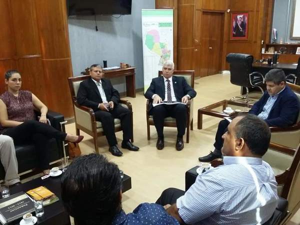 Administración de Itacurubí impulsa nuevos planes para el desarrollo del municipio con el Ministro de la MOPC | Info Caacupe